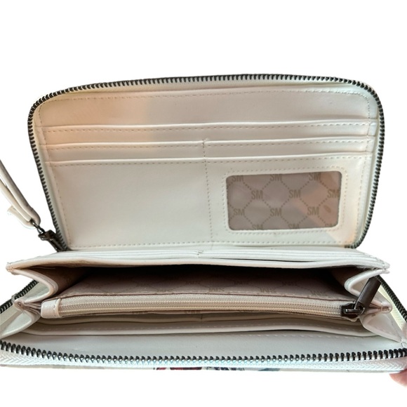 Steve Madden Floral Zip Around Wallet Wristlet Red Roses - Picture 2 of 3